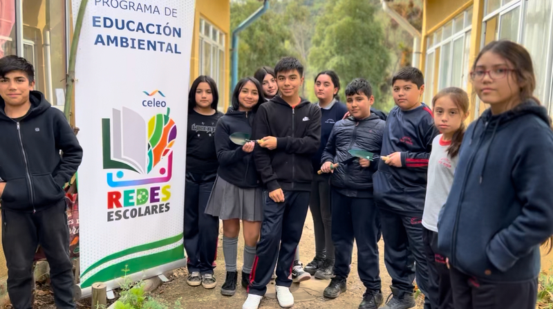Estudiantes escuela bajo perquin